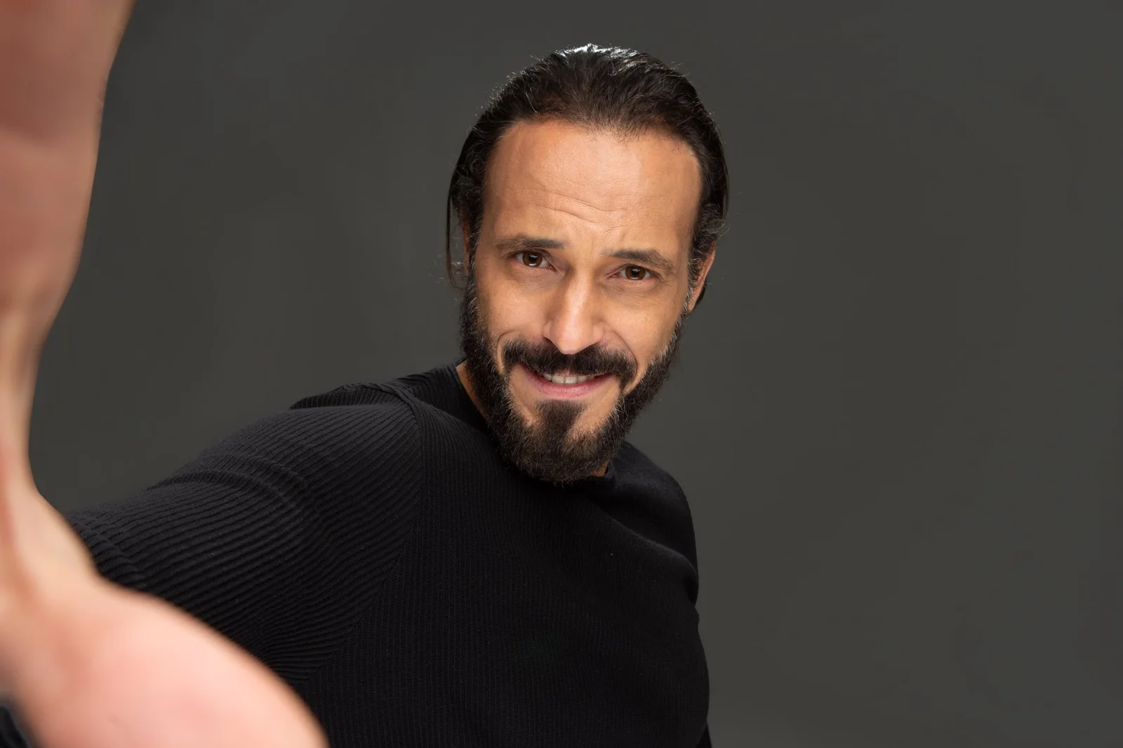 يوسف الشريف يكشف عن اسمه الحقيقي لأول مرة