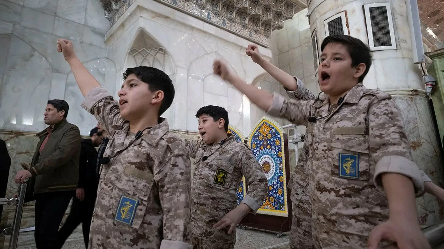 Iran : arrêt du recrutement d'enfants dans les Gardiens de la Révolution