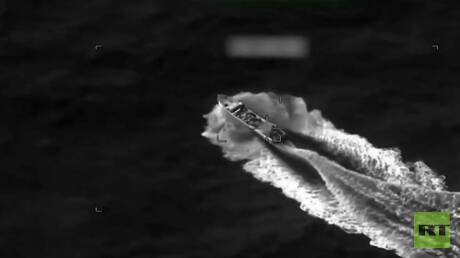 القوات الأمريكية تدمر قارب مهربي المخدرات في المحيط الهادئ