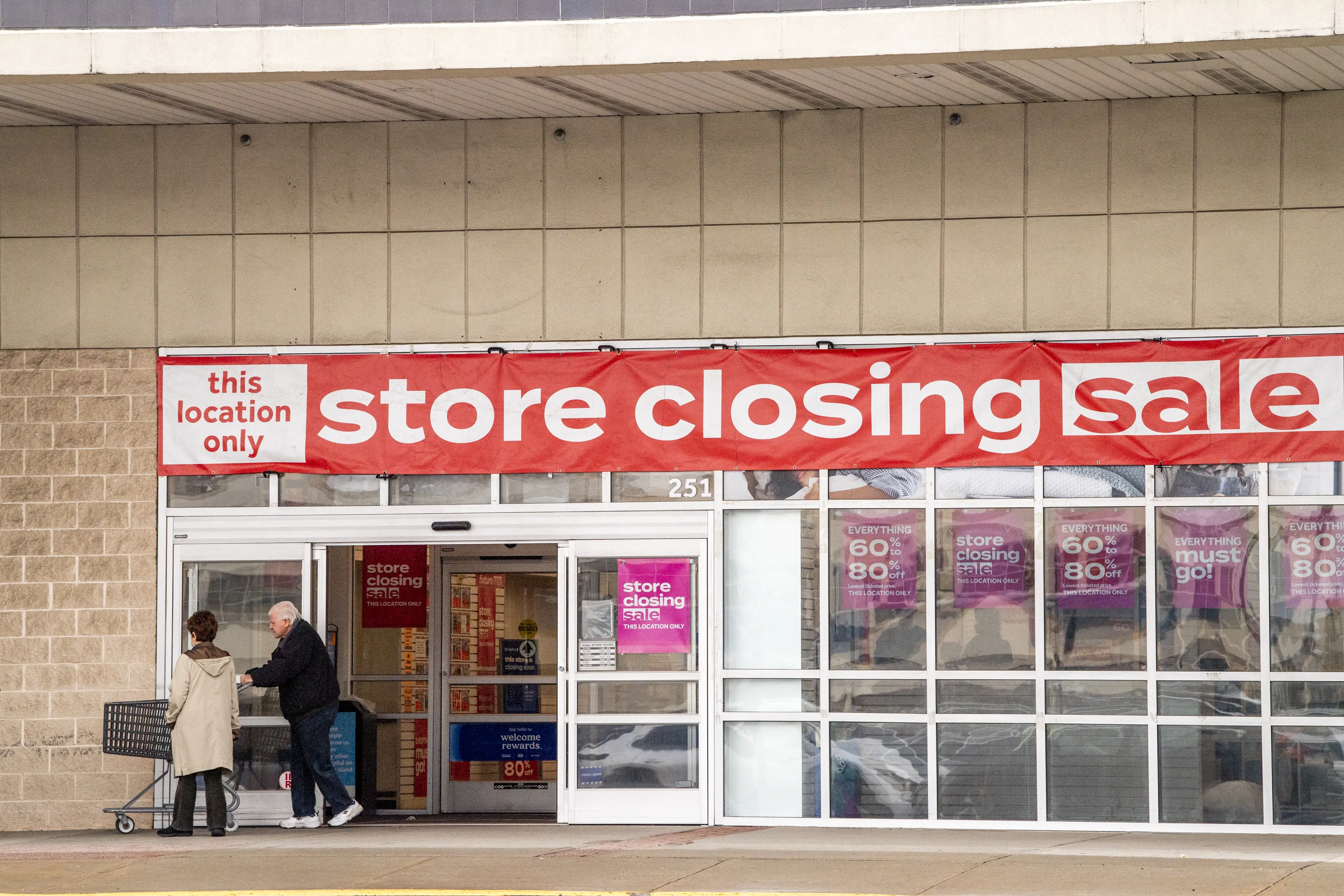 تحرير 845 مخالفة لمحلات تجارية بسبب تجاوز مواعيد الغلق