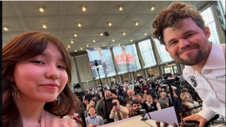 Plainte de Magnus Carlsen après un selfie avec Alia Nurman