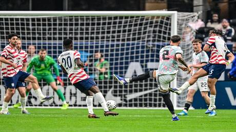 Chaos dans un match amical entre les États-Unis et la Belgique