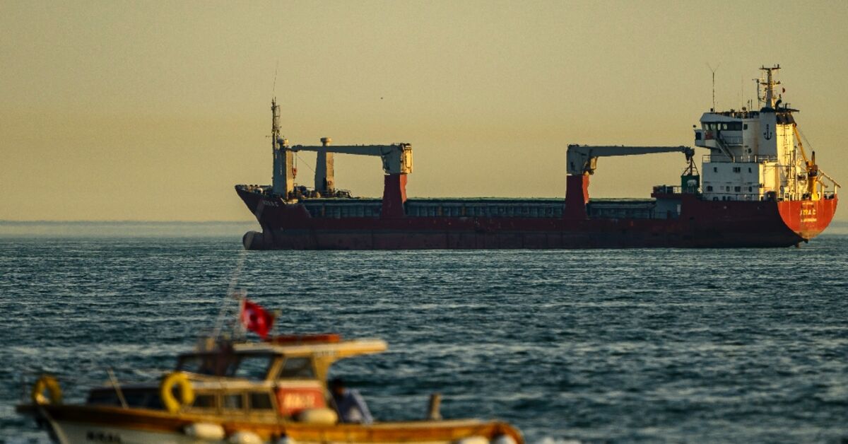 بحارة هنود عالقون 10 أشهر على سفينة مهجورة ببحر مرمرة