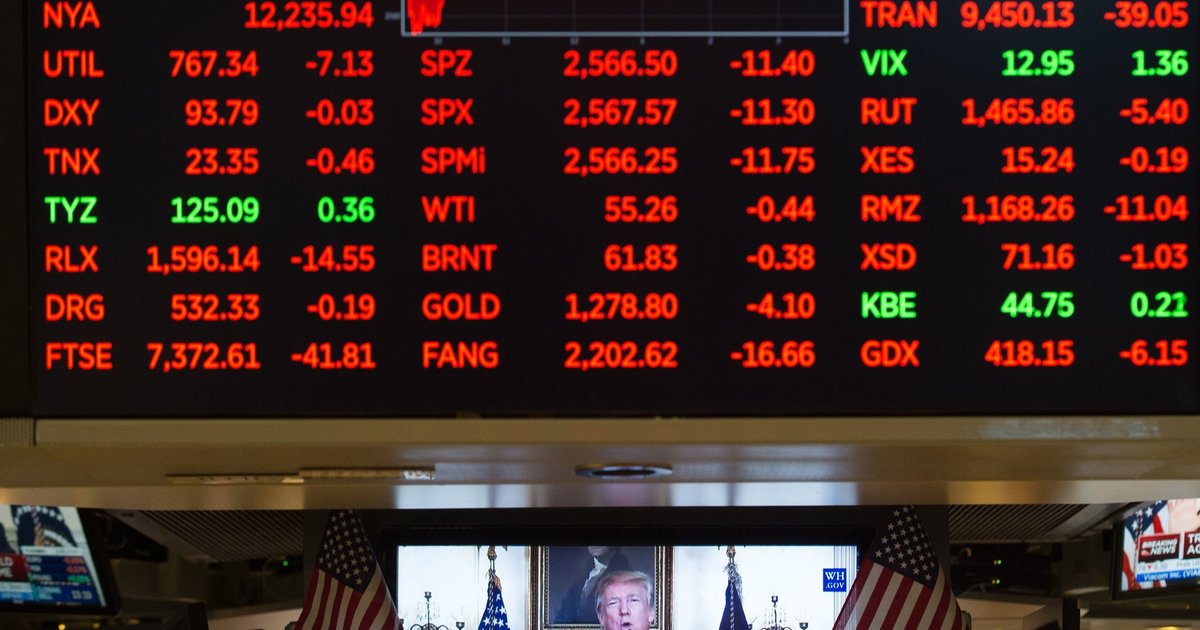 ارتفاع الدولار مع اقتراب موعد نهائي ترامب