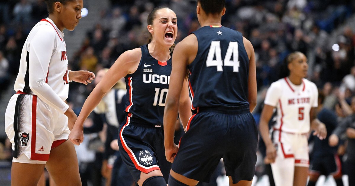 فوز كونيتيكت على ديوك وتأهلها لنصف النهائي