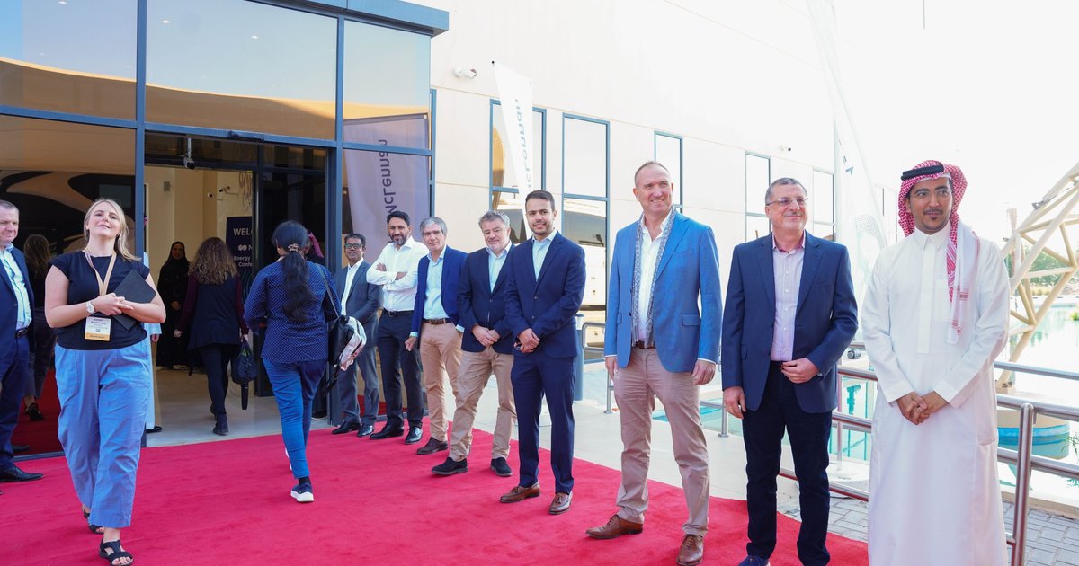 مكتوم بن محمد يبحث التعاون مع سيمنس للطاقة