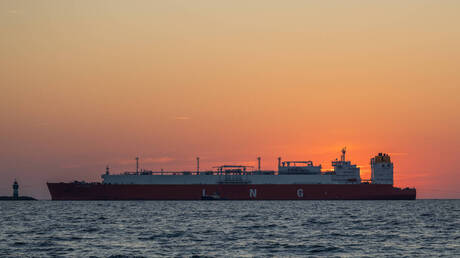 ناقلة غاز إماراتية تعبر مضيق هرمز