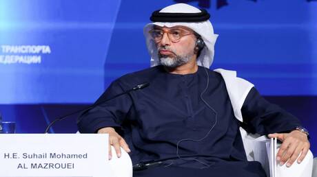 Launch high-speed railway between Dubai and Abu Dhabi