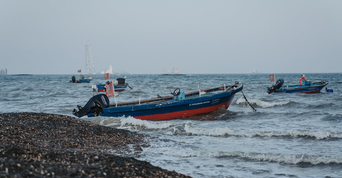 أسعار النفط تتباين وسط توترات مضيق هرمز