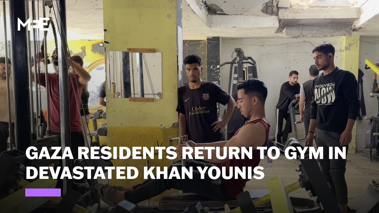 عودة سكان خان يونس إلى صالة رياضية مدمرة