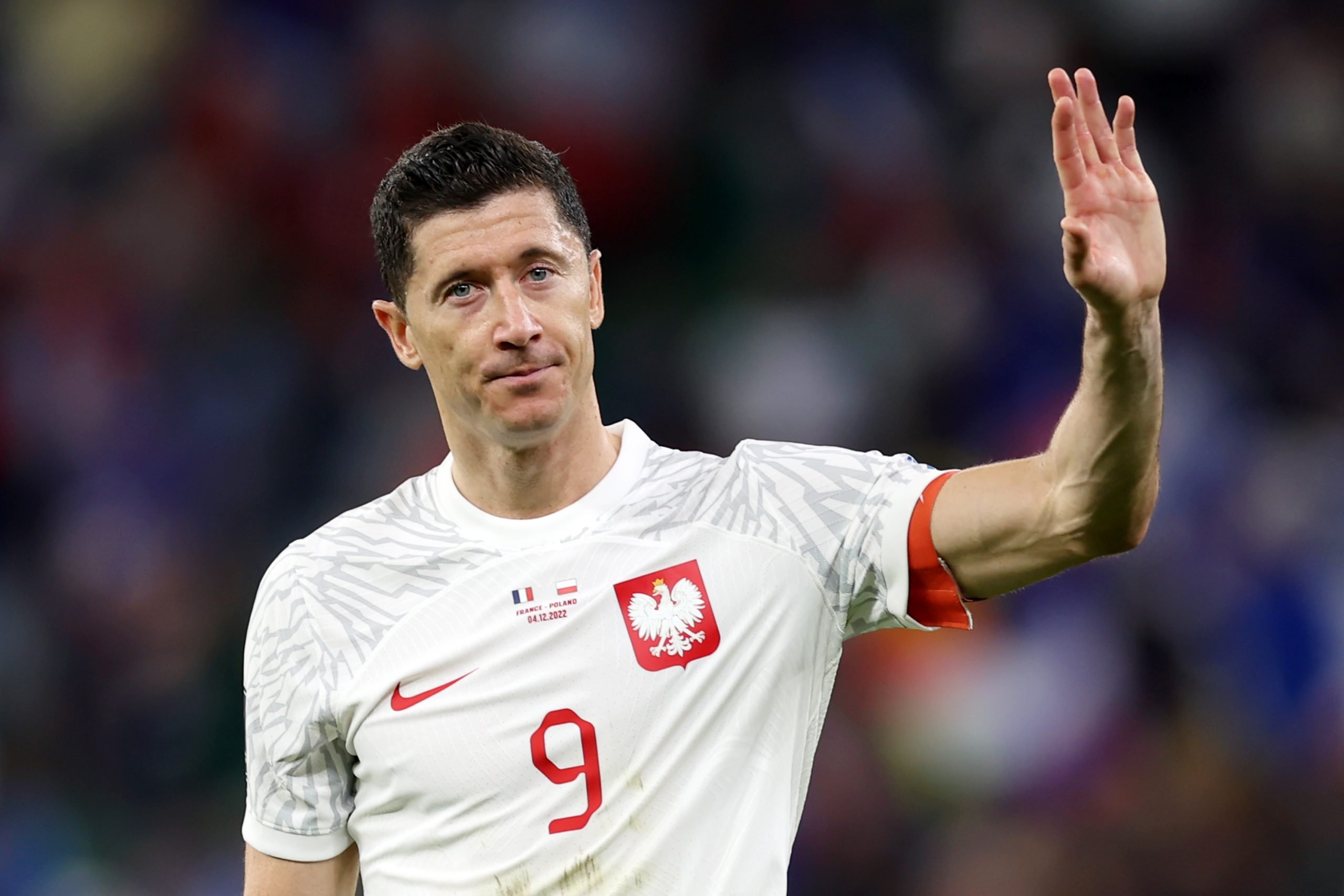 ليفاندوفسكي يلوح باعتزال دولي بعد إخفاق بولندا