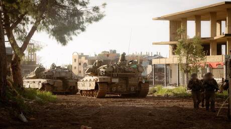 الجيش الإسرائيلي يدمر منشآت حزب الله في لبنان