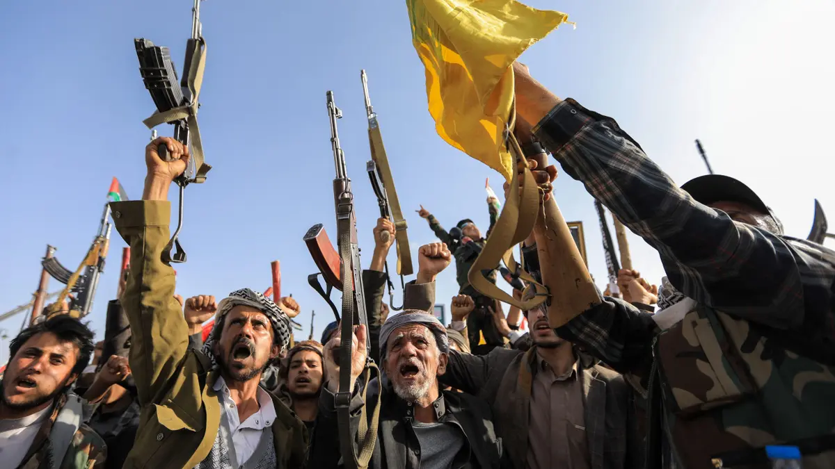 Close Vital Straits: Houthis Escalate Yemen Conflict