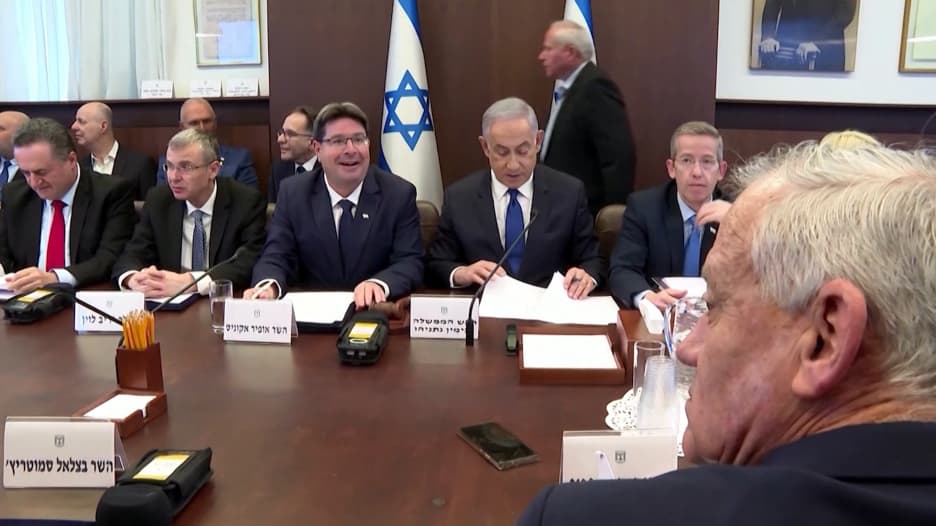 Trump grants Iran third deadline amid rising tensions