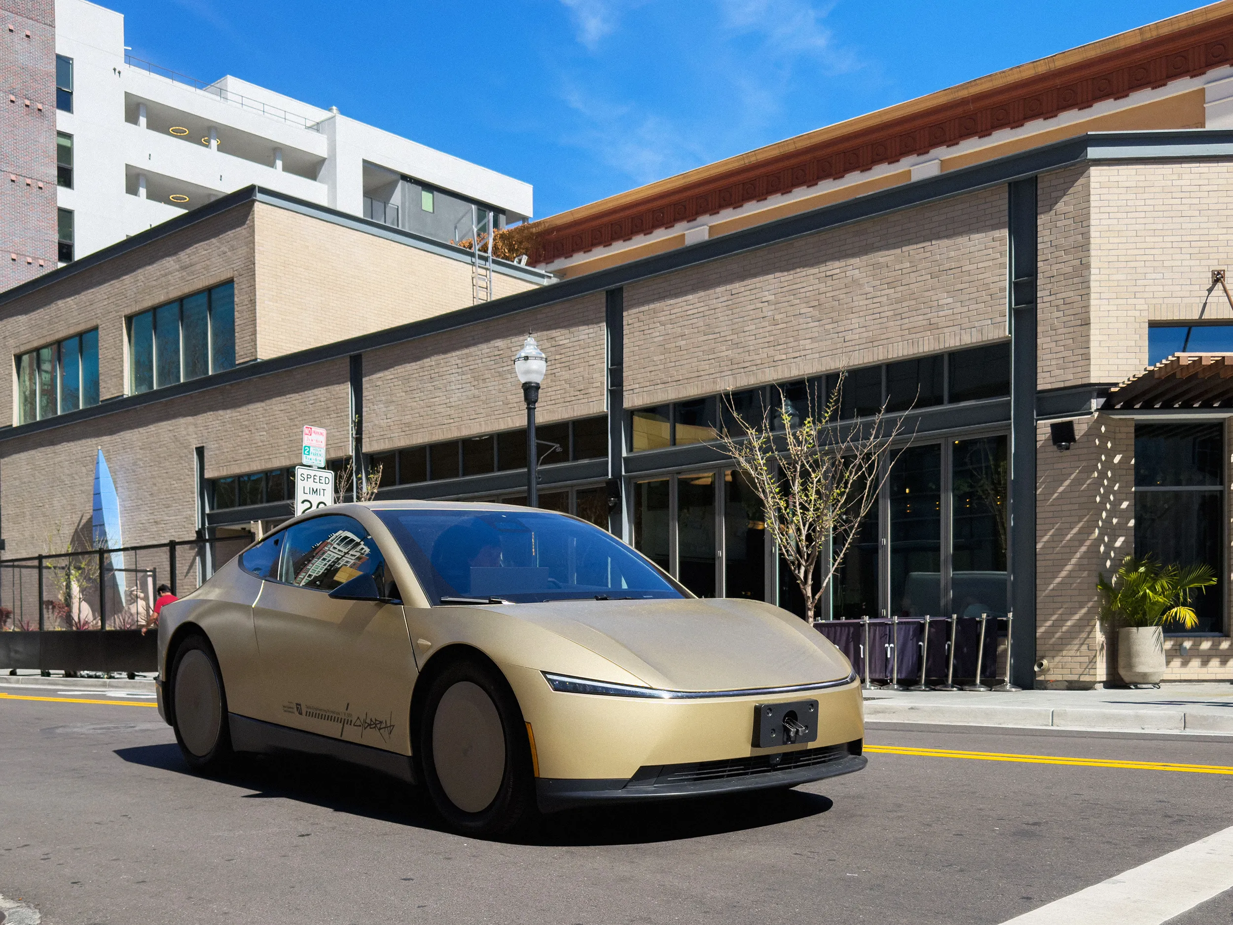 تسلا والقيادة الذاتية: استخدام البشر في حالات نادرة