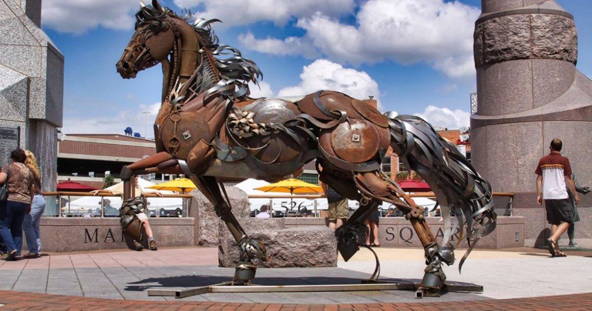 Elazığ, Uturuki: Sanaa ya urejeleaji kwa sanamu za farasi