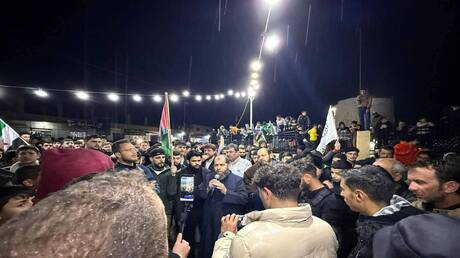 Massendemonstrationen in Daraa unterstützen palästinensische Gefangene