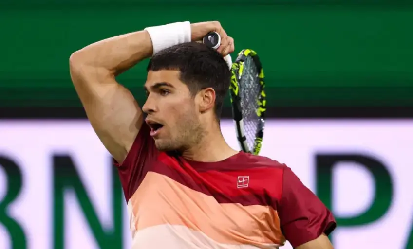 عودة كارلوس ألكاراز إلى الملاعب الرملية