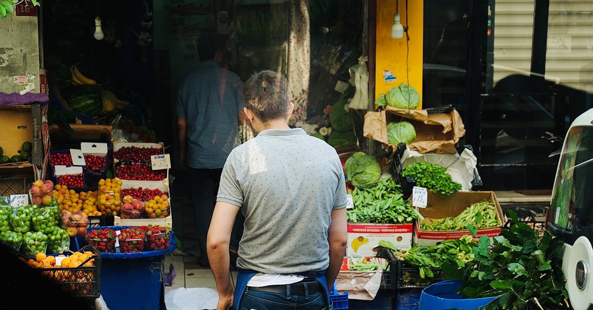 Stabilize Vegetable and Fruit Prices in Luxor on March 31, 2026