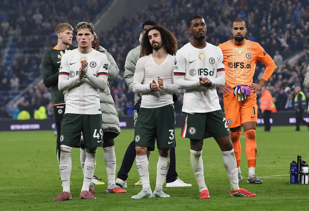 تشيلسي في دوامة الهزائم: هل يتحمل روزينيور المسؤولية؟