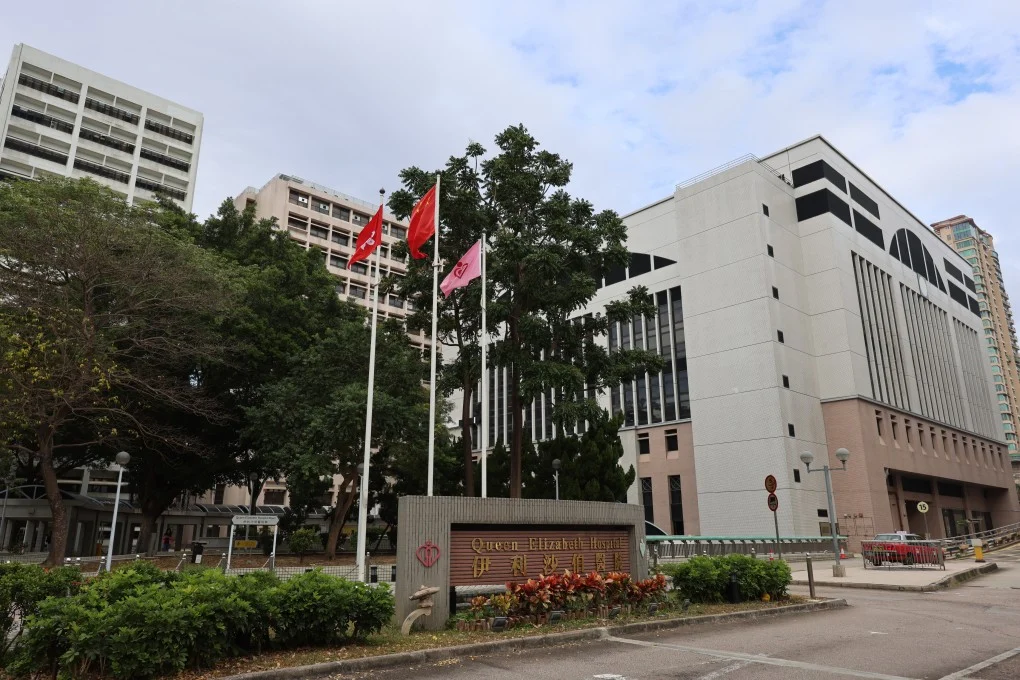 Sauver un homme âgé après sa chute d'une fenêtre