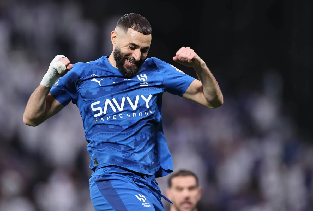 الهلال يسجل سداسية وبنزيمة يتألق في الدوري السعودي