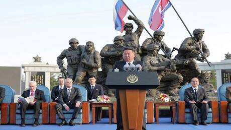 كيم جونغ أون يثني على تضحيات جنود كوريا الشمالية