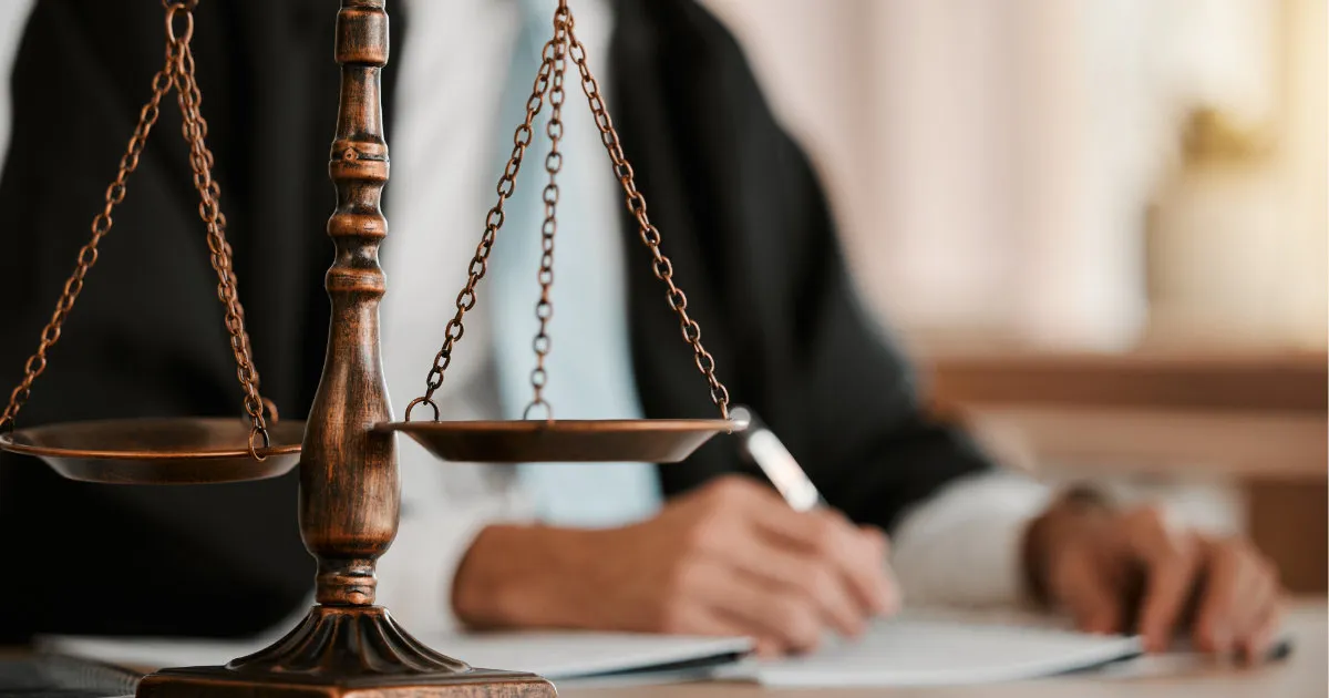 مواطن يتقدم بطلب لتنفيذ أحكام قضائية