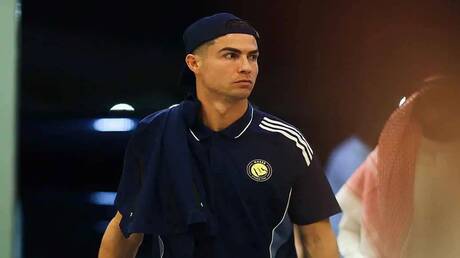 Cristiano Ronaldo prie avec ses coéquipiers et suscite des questions