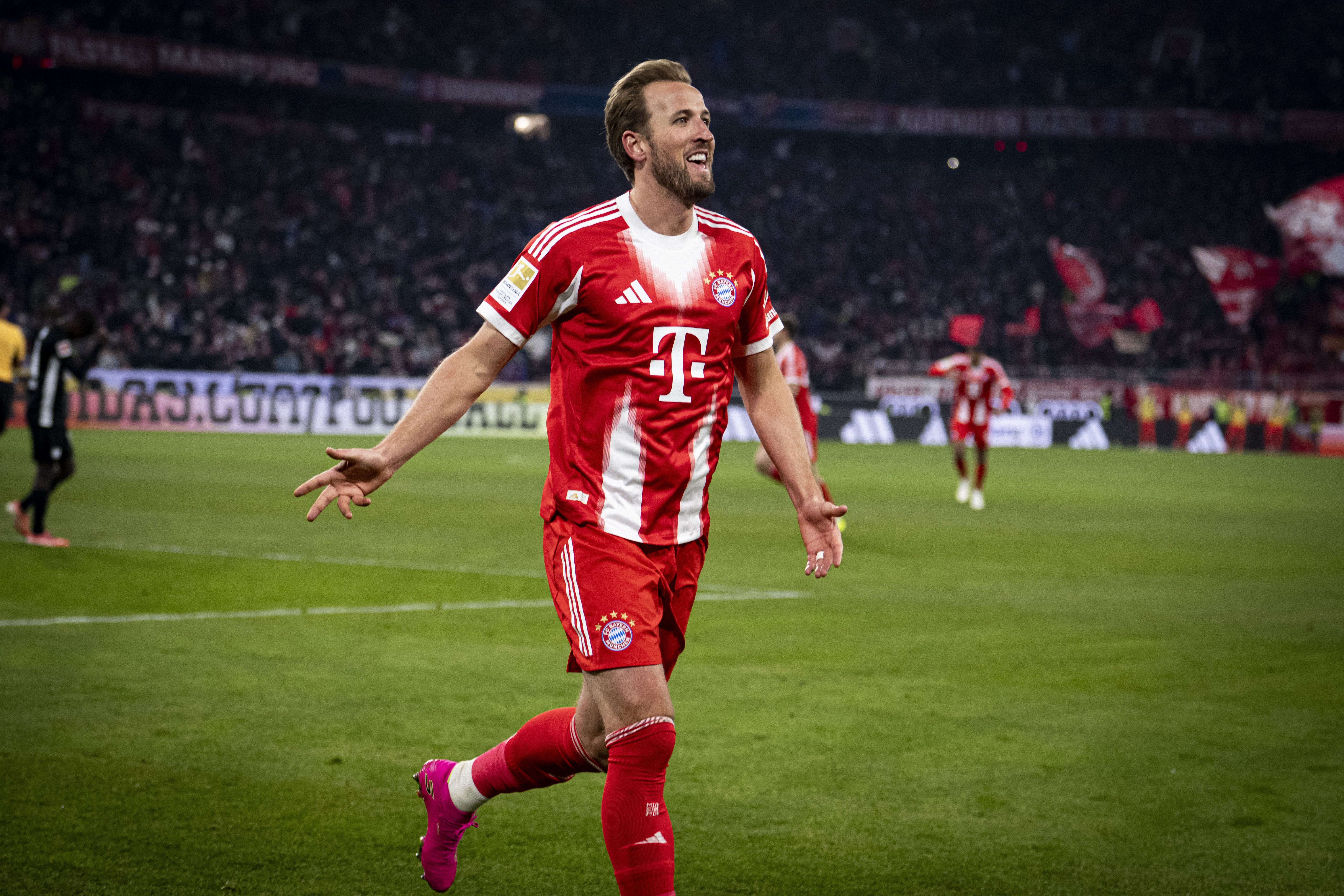 هاري كين أفضل مهاجم في العالم مع بايرن ميونيخ