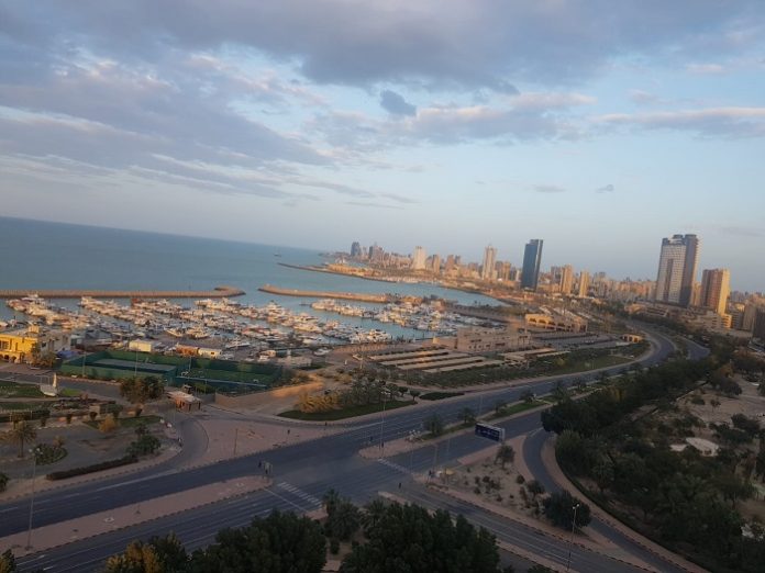 الكويت تفرض حظر تجول شامل لمواجهة كورونا
