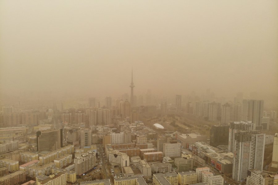 China issues blue alerts for sandstorms and health risks