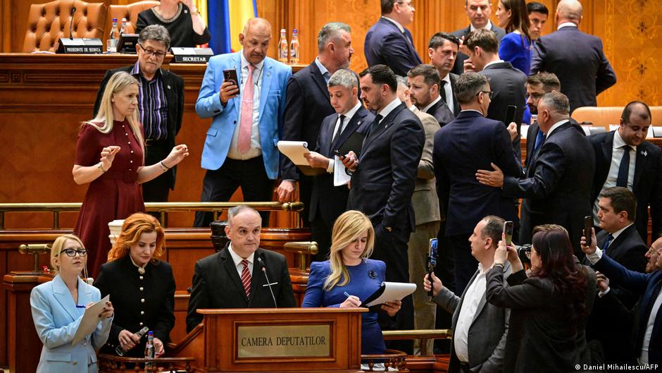 الأزمة السياسية في رومانيا وصعود اليمين المتطرف