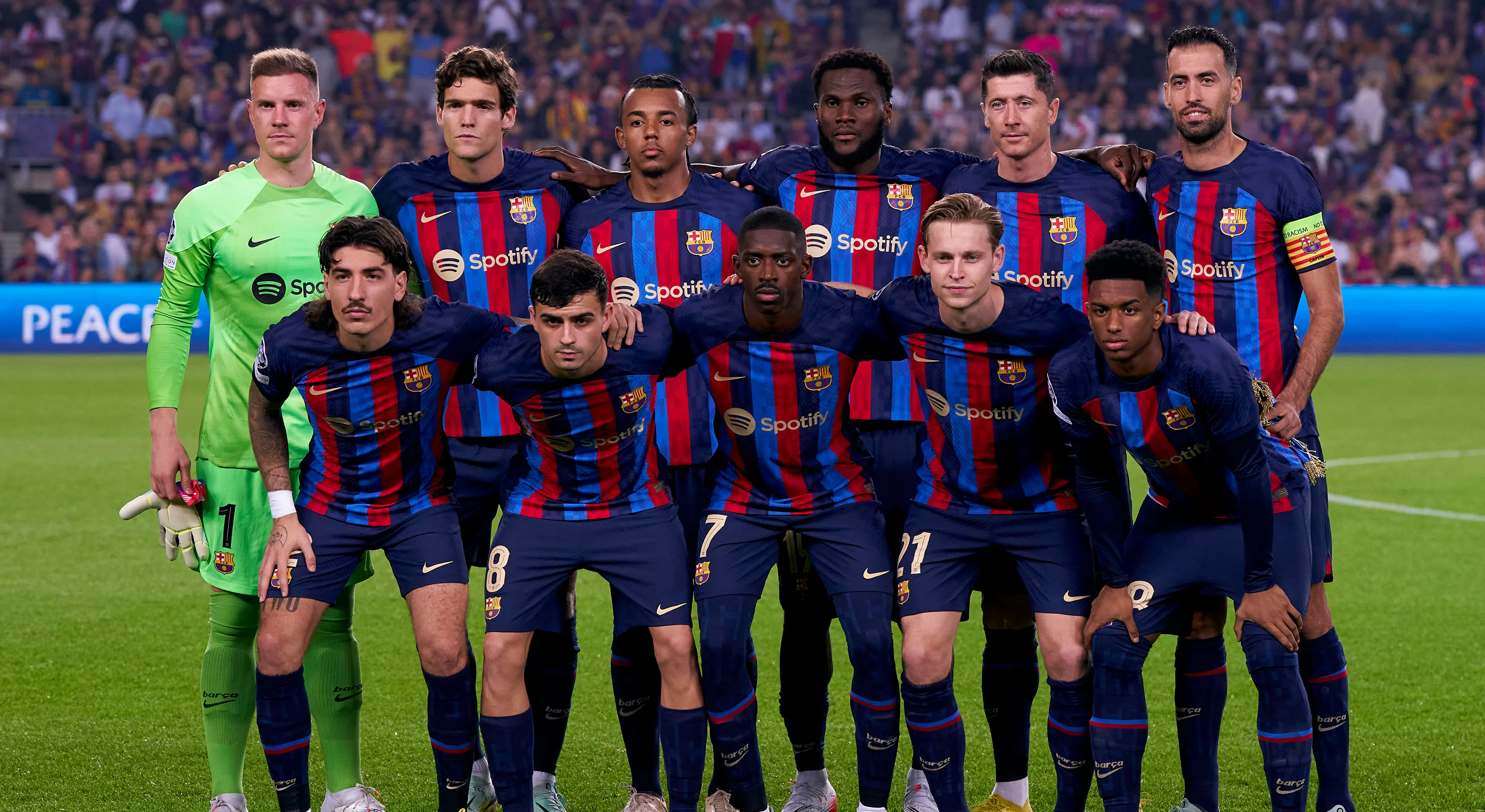 برشلونة يواجه تحدي دوري الأبطال بعد هزيمته السابقة