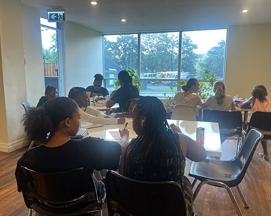 برنامج PIK-R في جاكرتا لحماية الشباب من العنف