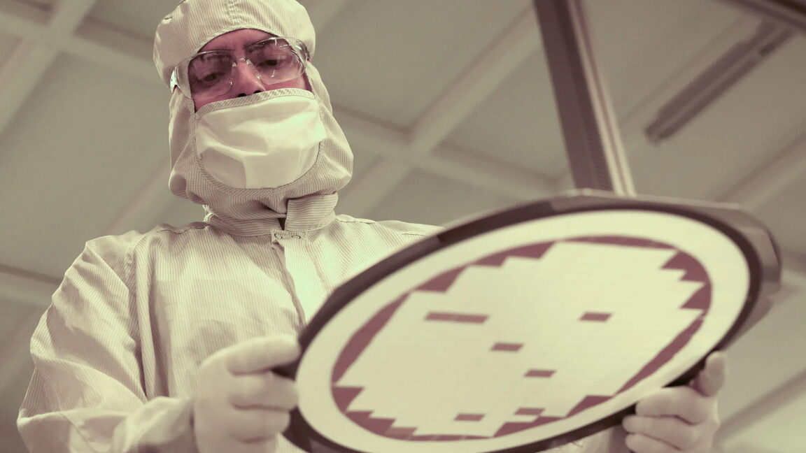 استثمارات إنتل في تقنيات تعبئة الرقائق