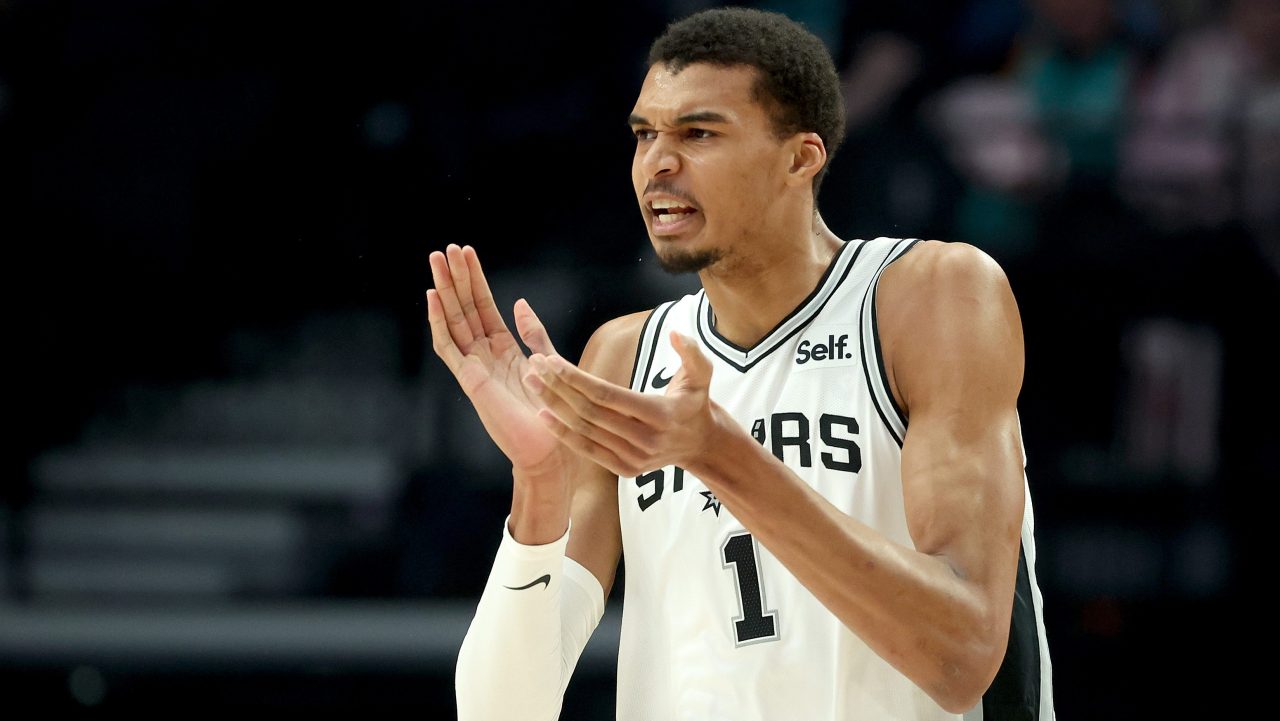 سبيرز ونيكس في نهائيات NBA: مواجهة مثيرة