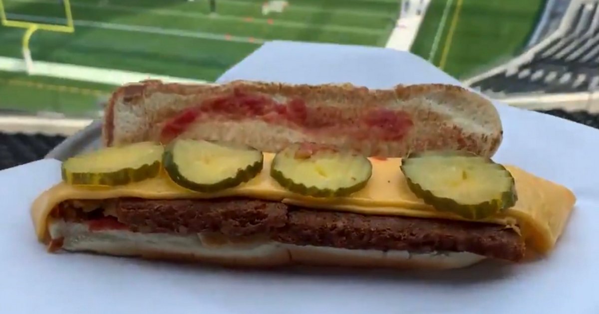 عمال ملعب سوفي يهددون بالإضراب قبل كأس العالم 2026