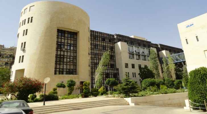 Réduction des allocations et heures supplémentaires de 50%