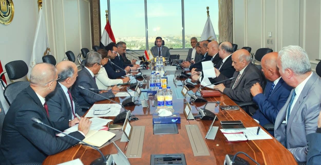 وفرة السلع في المؤسسات المدنية والعسكرية