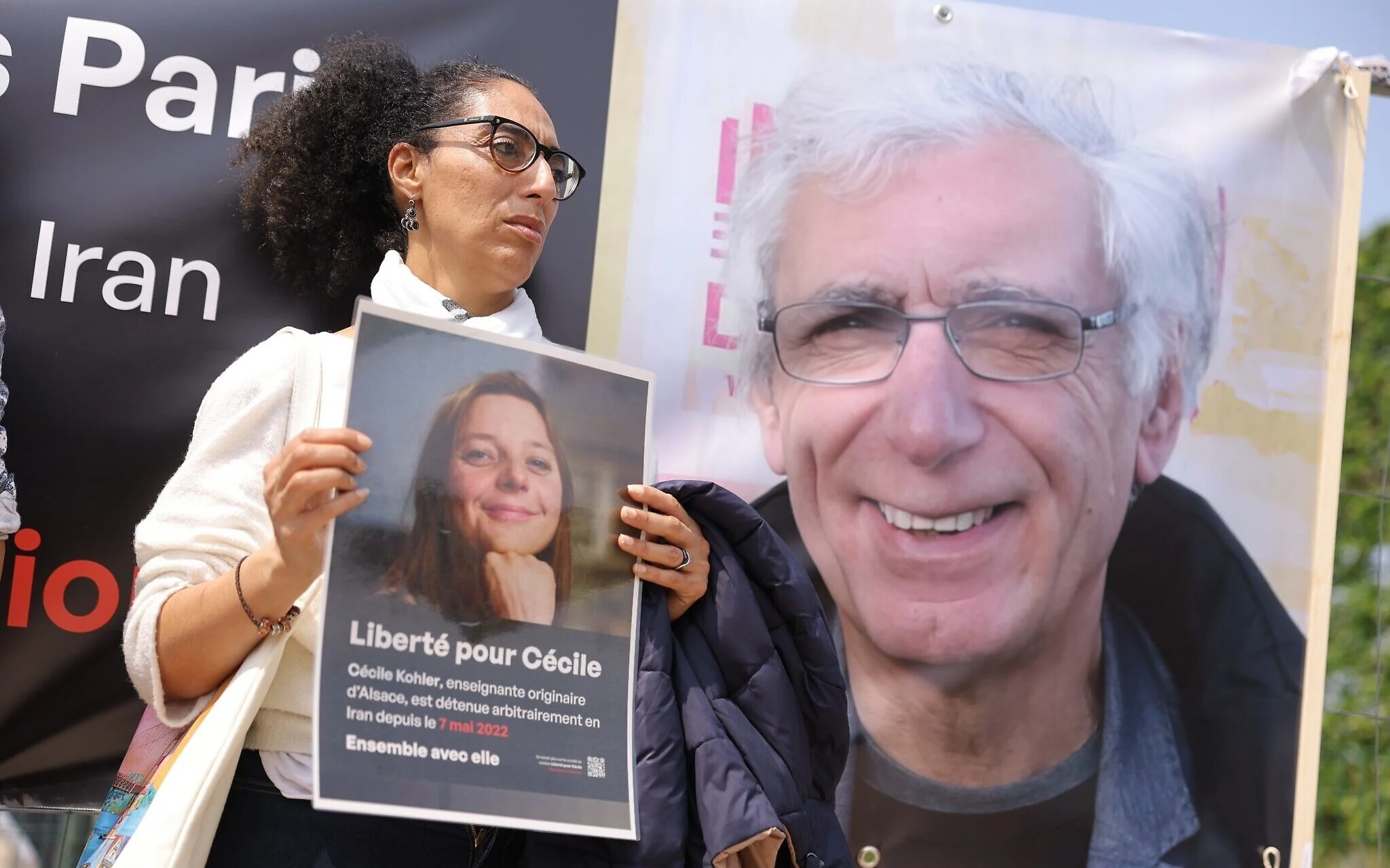 فرنسيون يغادرون إيران: تحول في السياسة الفرنسية