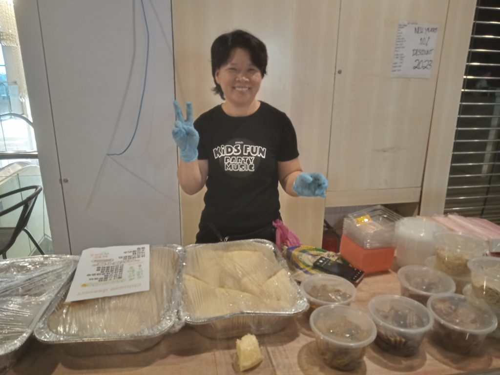 نساء إندونيسيا يقتحمن سوق المنتجات المستعملة