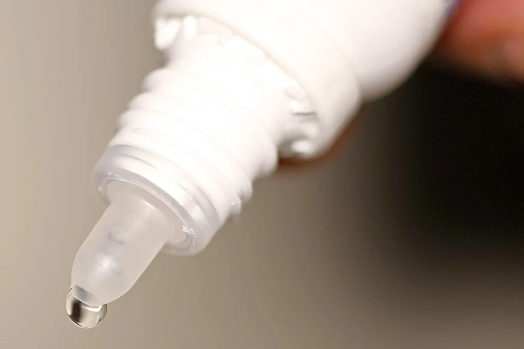 قطرات عيون مبتكرة لعلاج الزهايمر