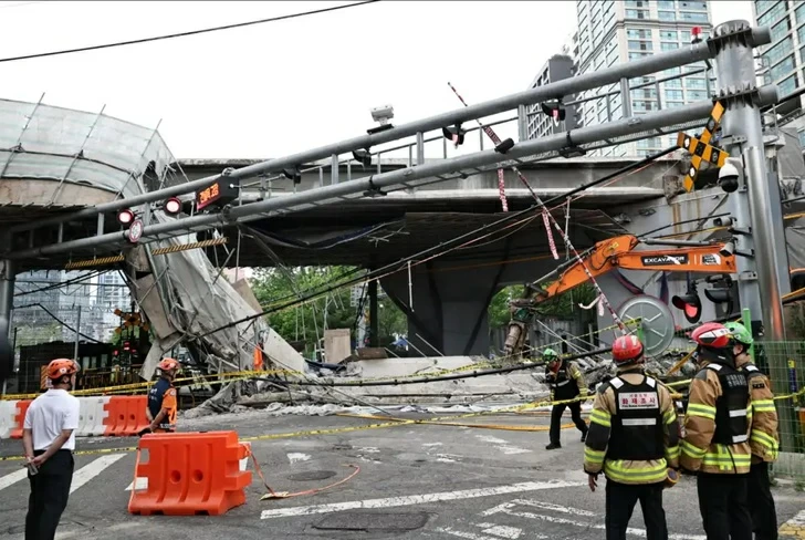 Un pont s'effondre à Séoul, causant la mort de trois personnes