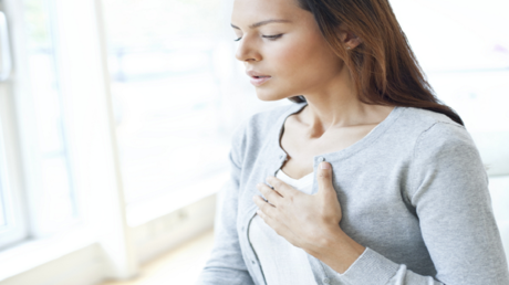 Douleur thoracique et signes d'inflammation gastrique