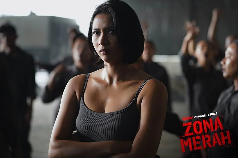 فيلم زون مره: لونا مايا تتألق في أول تجربة زومبي إندونيسية