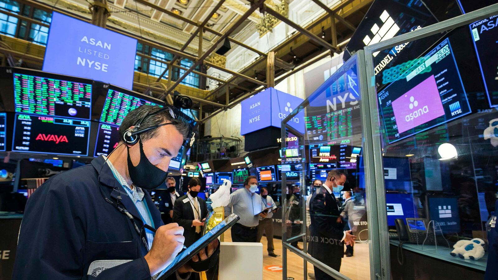 استثمارات الناشطين في الأسواق المتقلبة