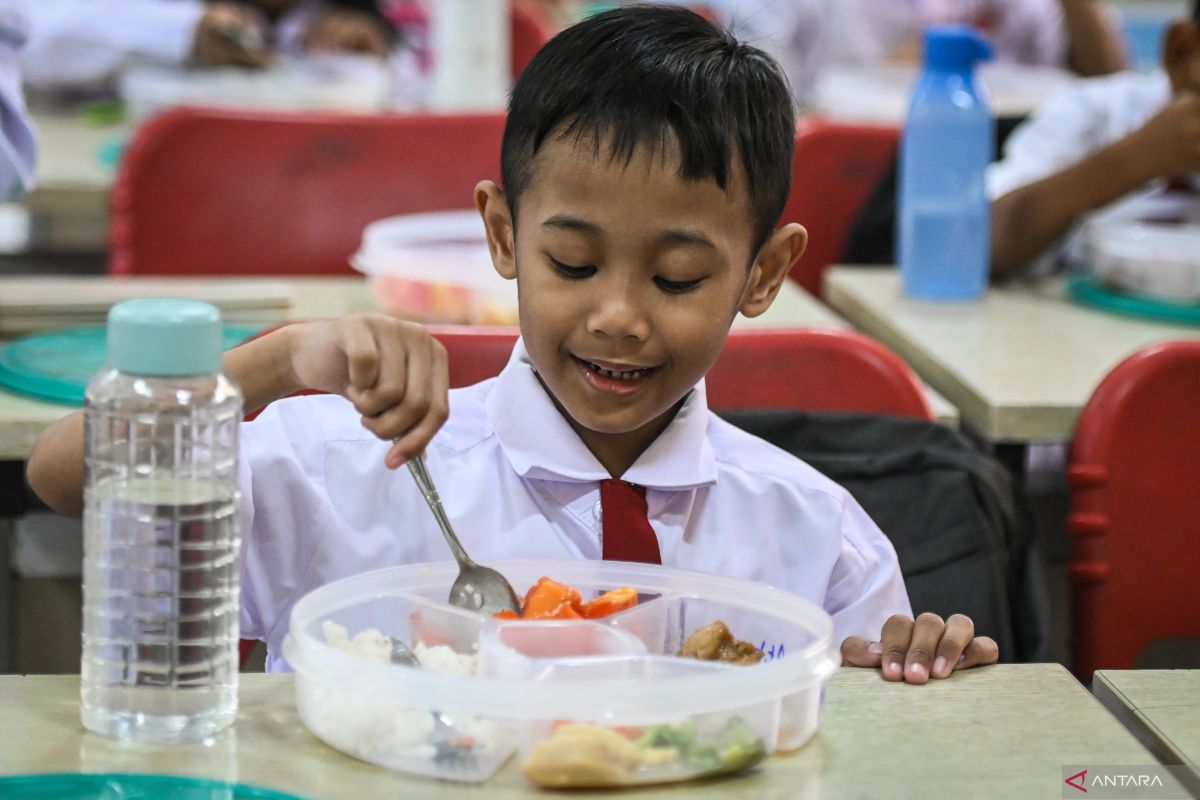Free Nutrition Program Enhances Education Quality in Indonesia