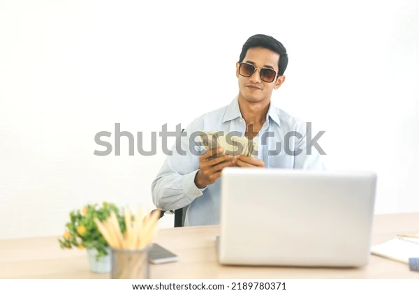 Arrestation d'un escroc des réservations hôtelières