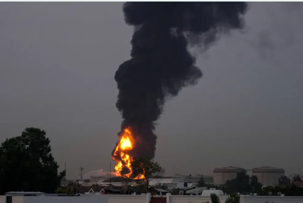 حريقان في الإمارات نتيجة هجمات إيرانية